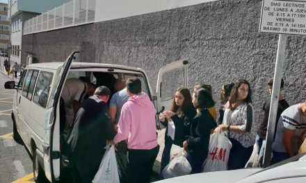 ESPECIAL NAVIDAD Y AÑO NUEVO 2019: Los alumnos del Colegio Virgen del Mar entregan los alimentos a los «Hermanos de la Cruz Blanca»